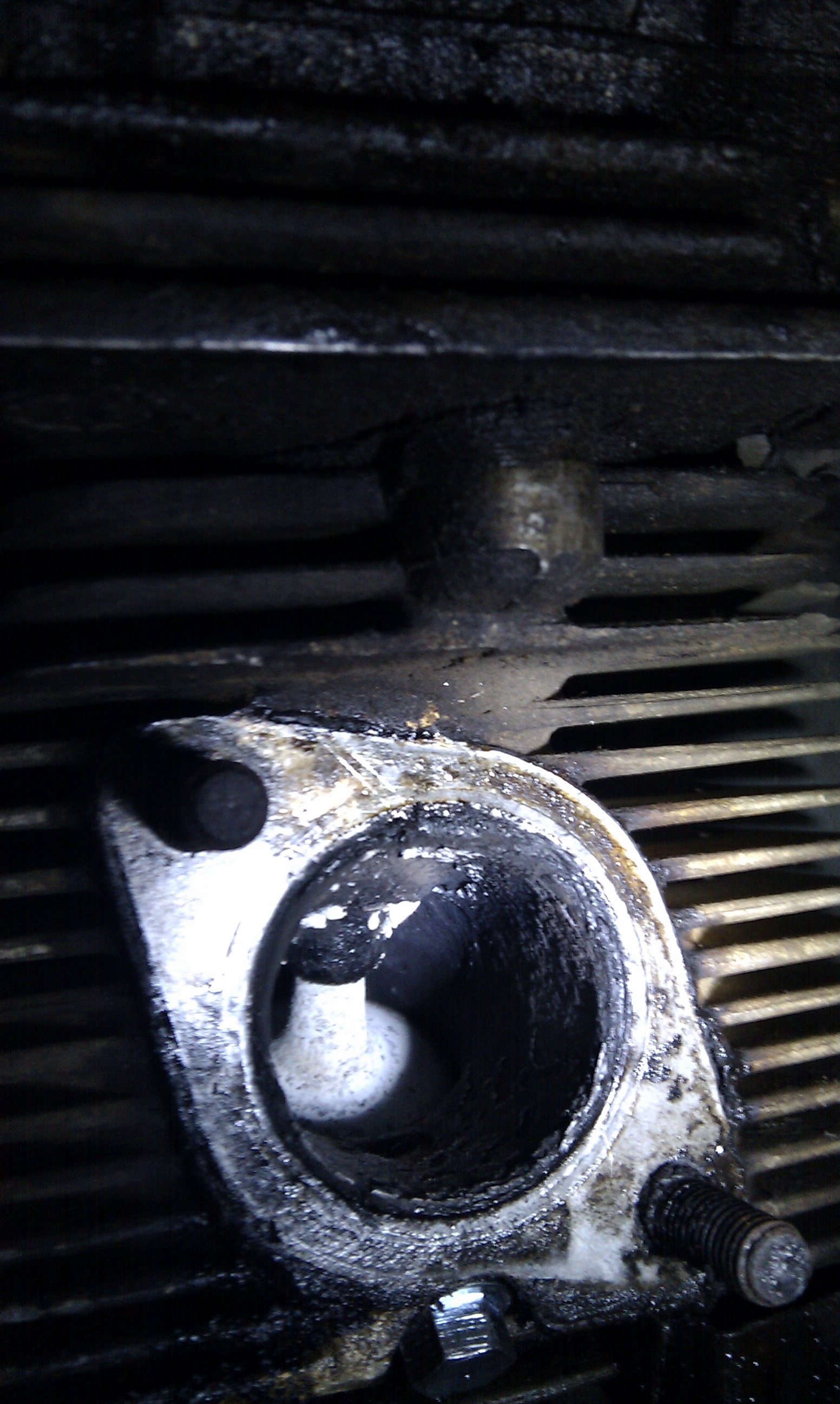 White Deposits In The Exhuast Ports/Back Of Exhaust Valves General